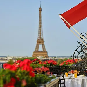 5* Hotel Plaza Athenee - Dorchester Collection